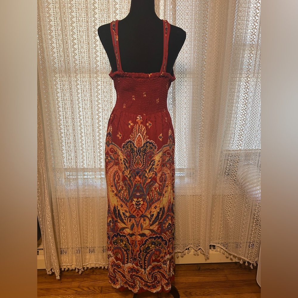 Elegant Red Paisley Maxi Dress - Picture 4 of 8